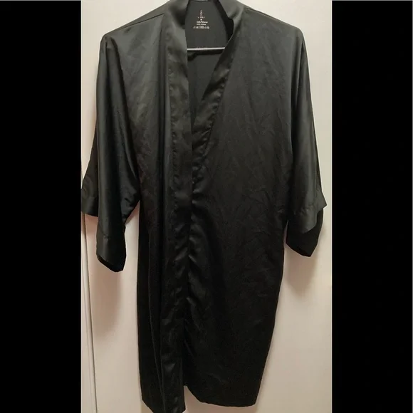 Sioro Robe - Picture 1 of 2